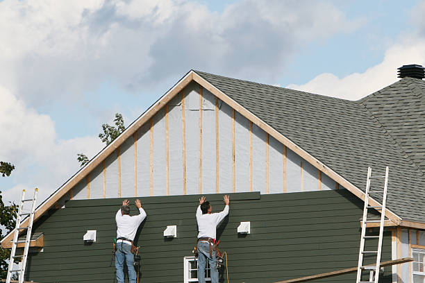 Professional Siding Contractor technician working in Ruther Glen, VA